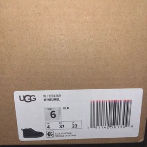 ***BRAND NEW*** UGG neumel lace up